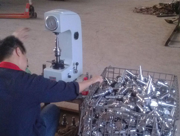 臺(tái)式硬度計(jì)使用現(xiàn)場(chǎng)